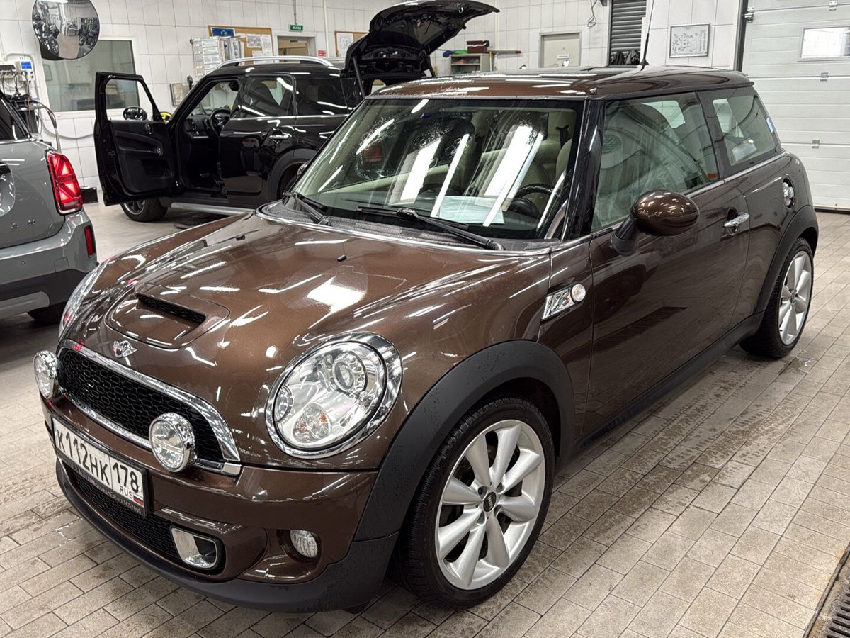 Автомобиль MINI Hatch II (R56) [рестайлинг] Cooper S 1.6 AT (184 л.с.) Cooper S Коричневый 2011 с пробегом 72 839 км