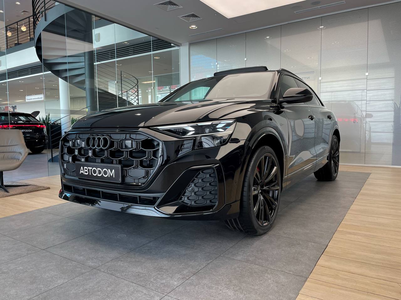 Автомобиль Audi Q8 I (4M) [рестайлинг] 3.0 AT 4WD (340 л.с.) 55 TFSI quattro tiptronic Чёрный 2025 