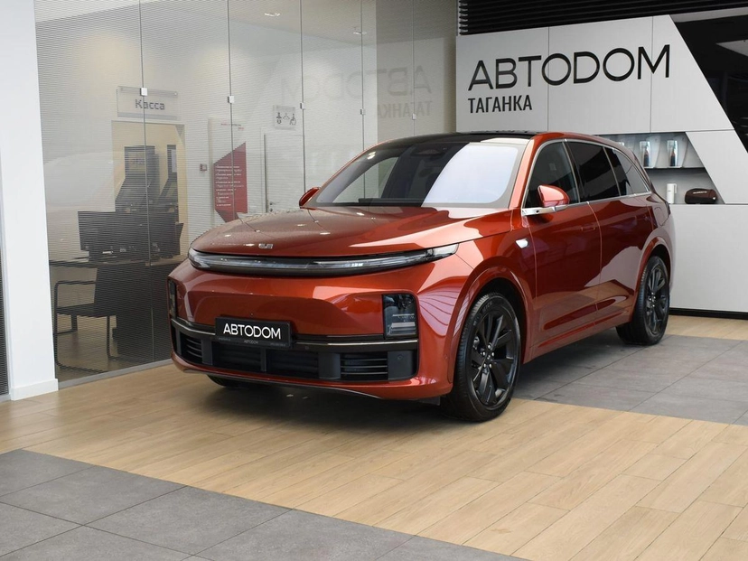 Автомобиль LiXiang L7 I поколение 1.5hyb AT 4WD (449 л.с.) Импорт Красный 2023 с пробегом 32 км