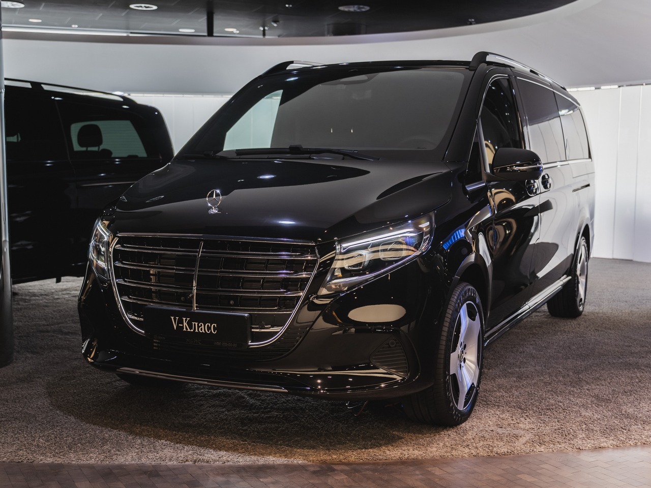 Автомобиль Mercedes-Benz V-Класс II (W447) [рестайлинг] 2.0d AT 4Matic Long (237 л.с.) Base Чёрный 2025 