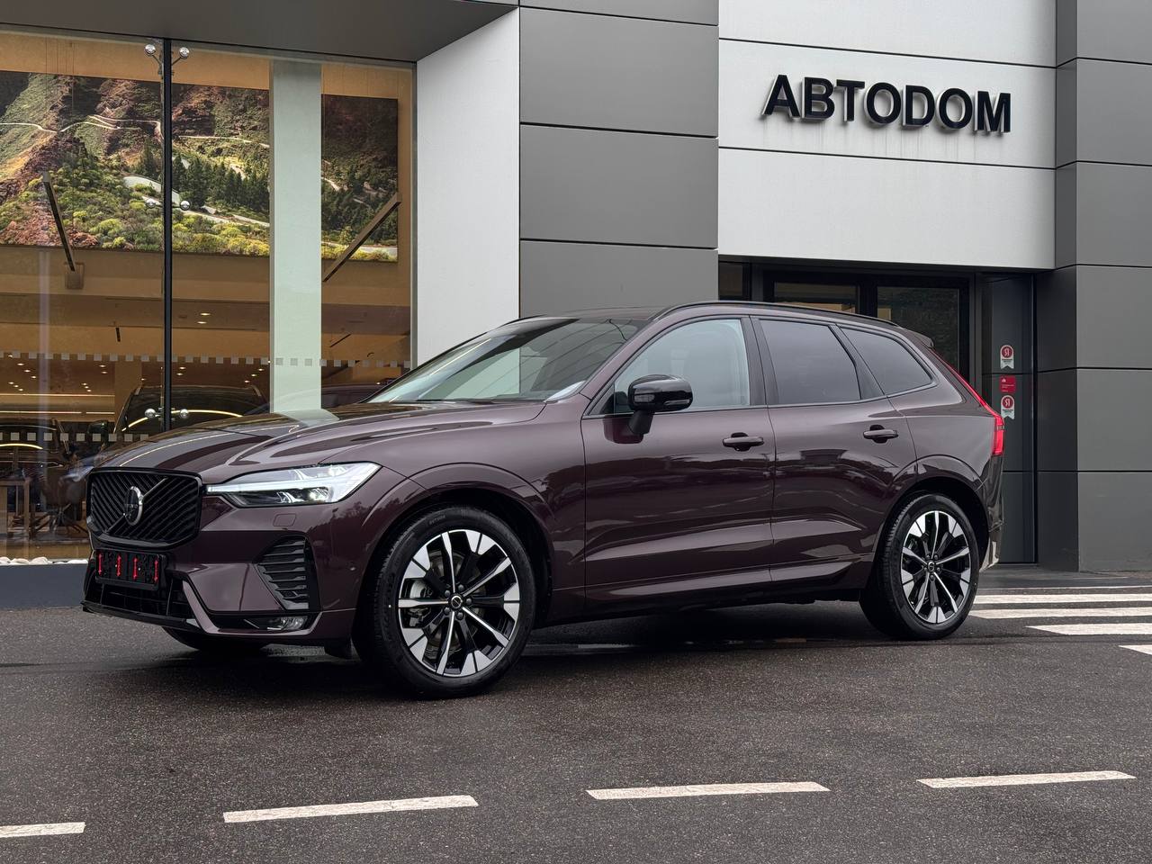 Автомобиль Volvo XC60 II [рестайлинг] 2.0 AT 4WD (249 л.с.) Ultra Dark Красный 2025 