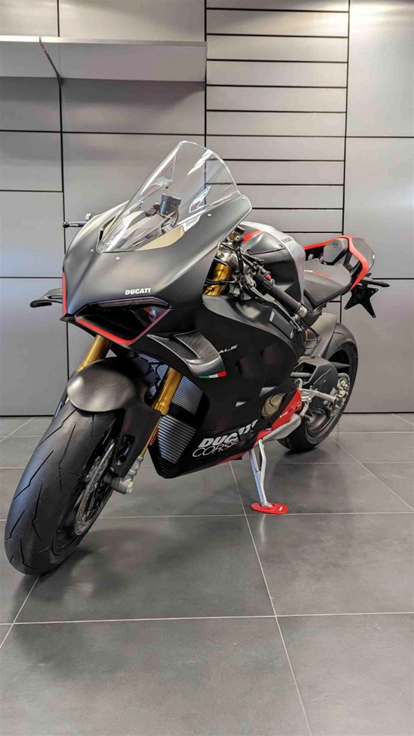 Мотоцикл Ducati Panigale V4 SP I поколение Panigale V4 SP Base Чёрный 2023 с пробегом 10 км