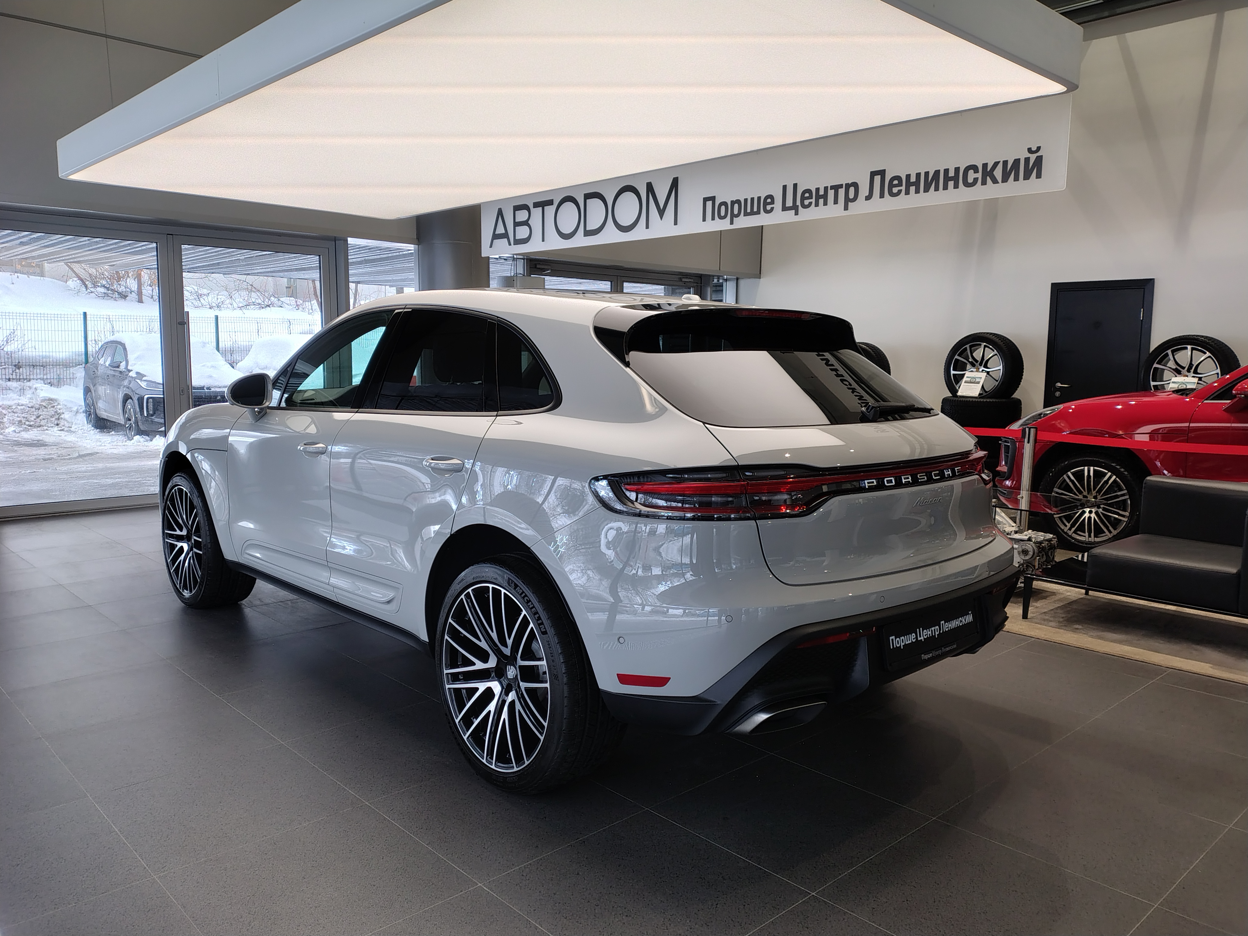 Автомобиль Porsche Macan I [2-й рестайлинг] 2.0 AMT 4WD (265 л.с.) Base Серый 2025 