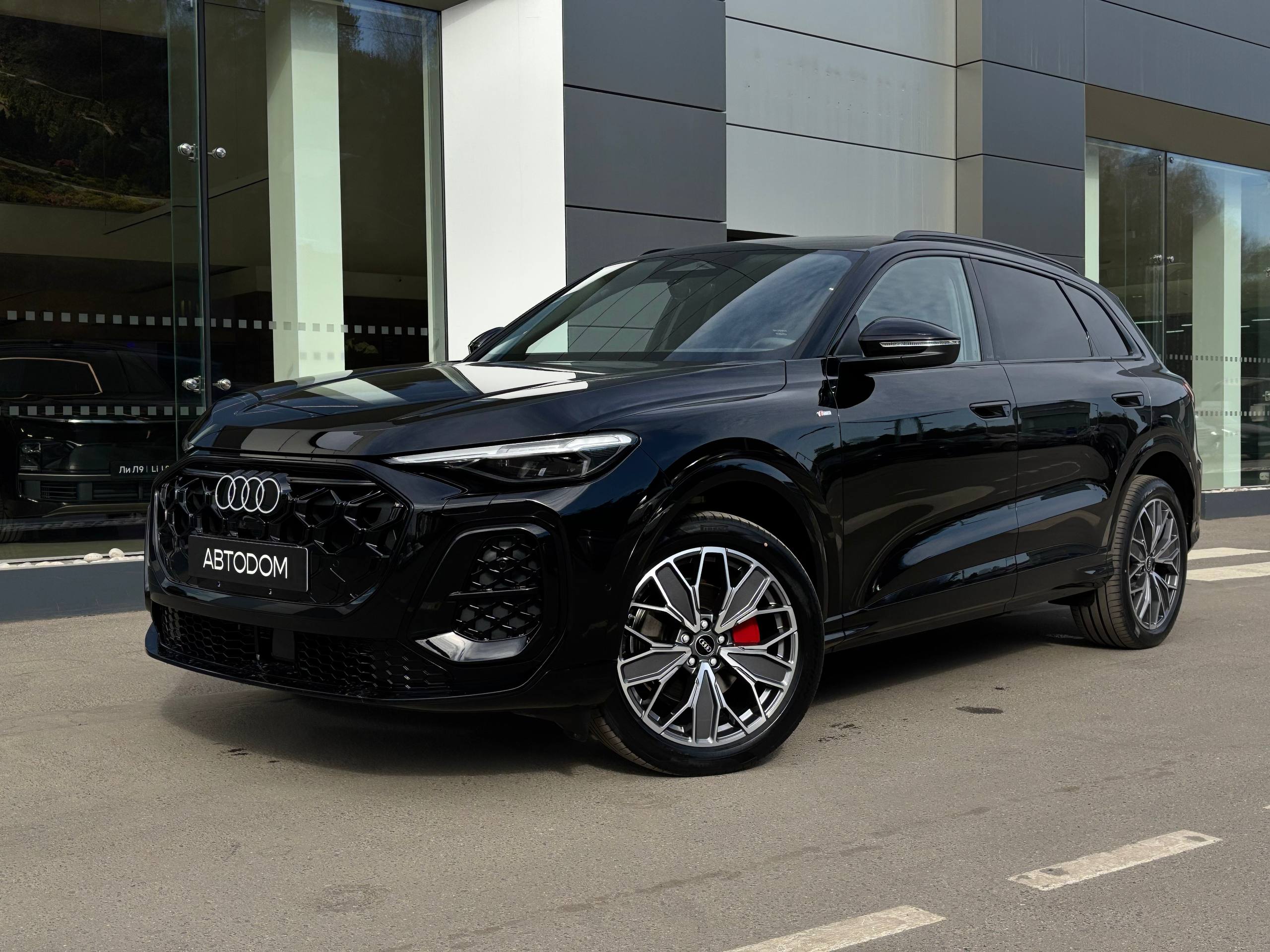 Автомобиль Audi Q5 III поколение 2.0 AMT 4WD (204 л.с.) 40 TFSI Quattro Чёрный 2026 