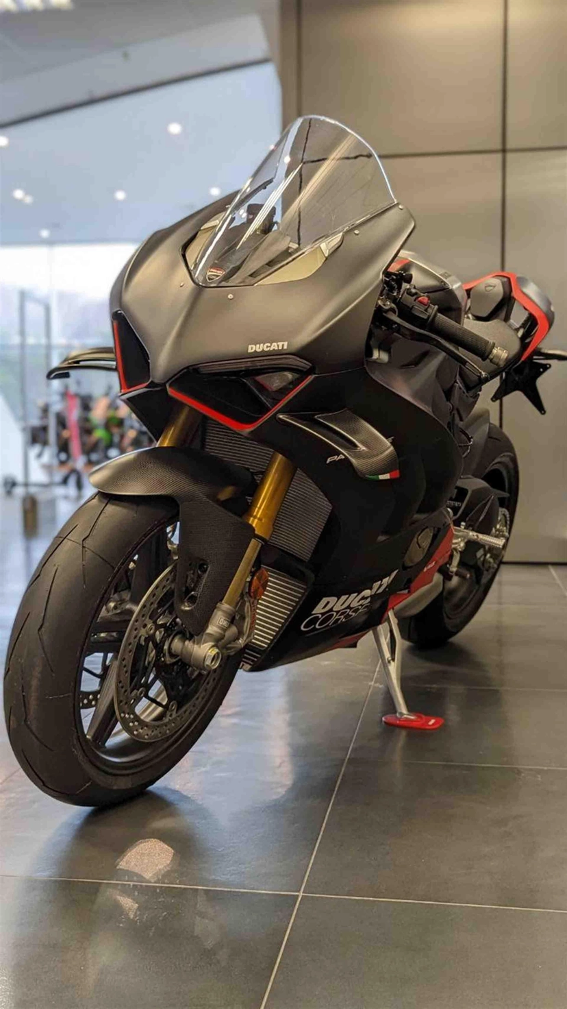 Мотоцикл Ducati Panigale V4 SP I поколение Panigale V4 SP Base Чёрный 2023 с пробегом 10 км