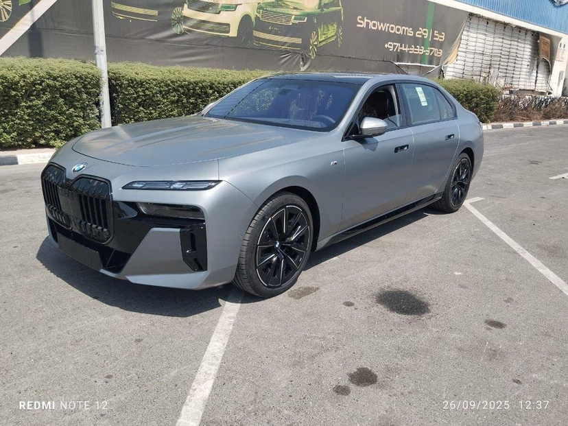Автомобиль BMW 7 серии VII поколение (G70) 4.4 AT 4WD (544 л.с.) Base Серый 2025
