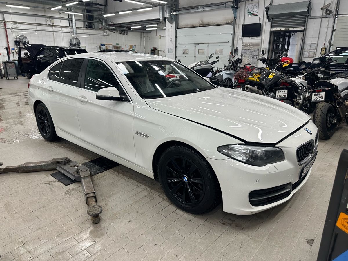 Автомобиль BMW 5 серии VI (F07/F10/F11) [рестайлинг] 520 2.0 AT (184 л.с.) Base Белый 2015 с пробегом 123 344 км