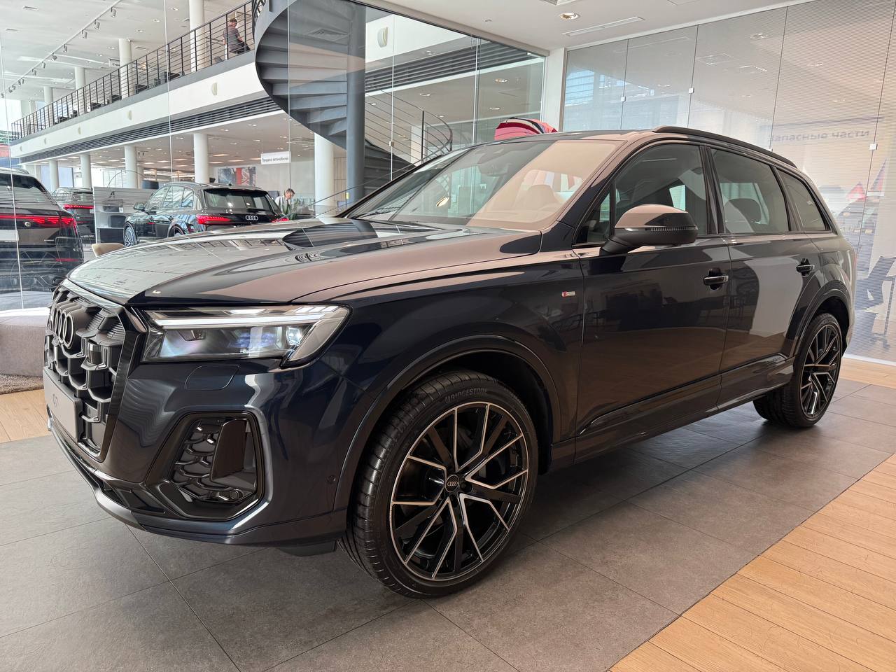 Audi Q7 II (4M) [2-й рестайлинг] 2.0 AT 4WD (252 л.с.) 45 TFSI quattro tiptronic Синий 2025 
