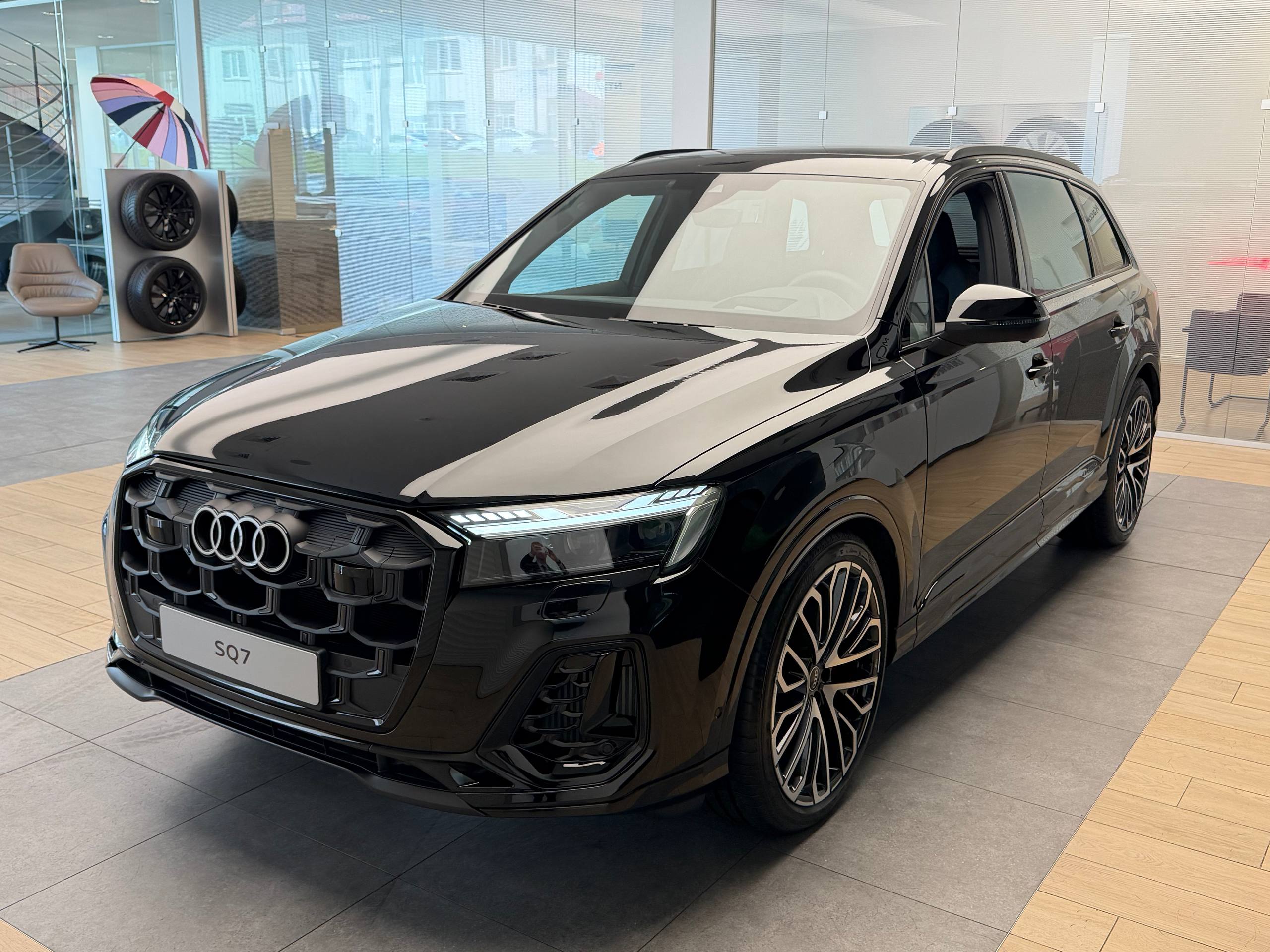 Audi SQ7 I (4M) [2-й рестайлинг] 4.0 AT 4WD (507 л.с.) TFSI Tiptronic Чёрный 2025 