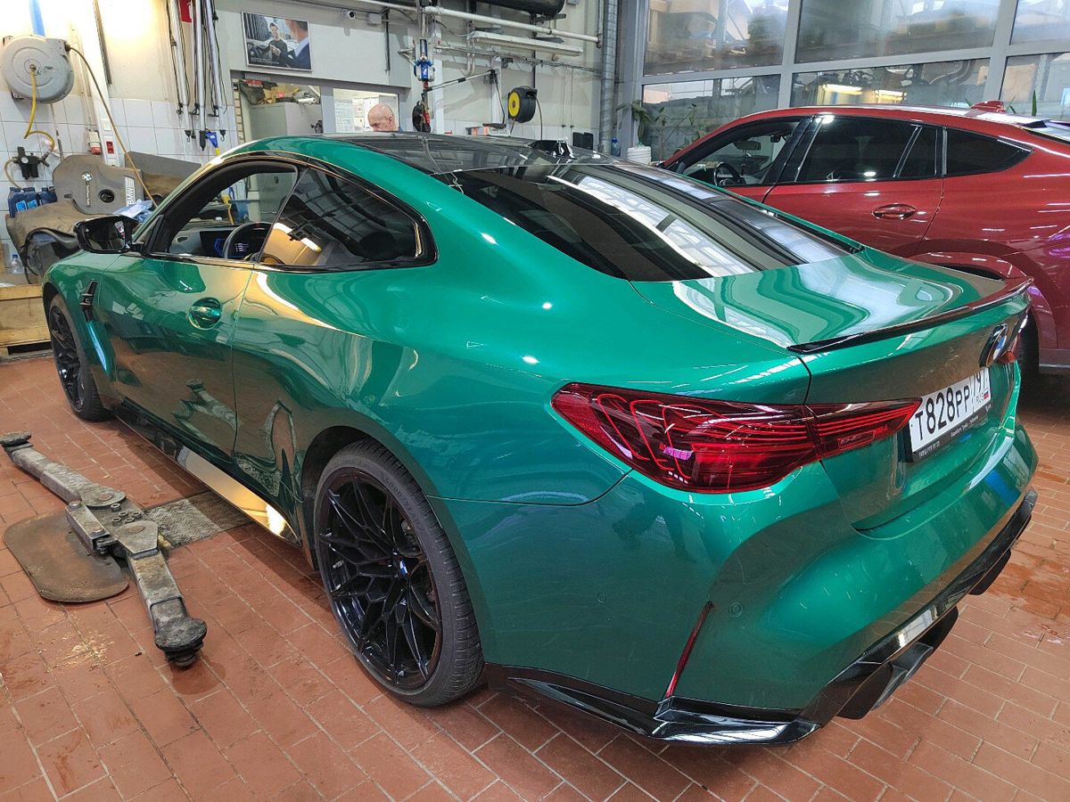 Автомобиль BMW M4 II (G82) [рестайлинг] 3.0 AT 4WD (530 л.с.) Competition Зелёный 2025 с пробегом 9 461 км