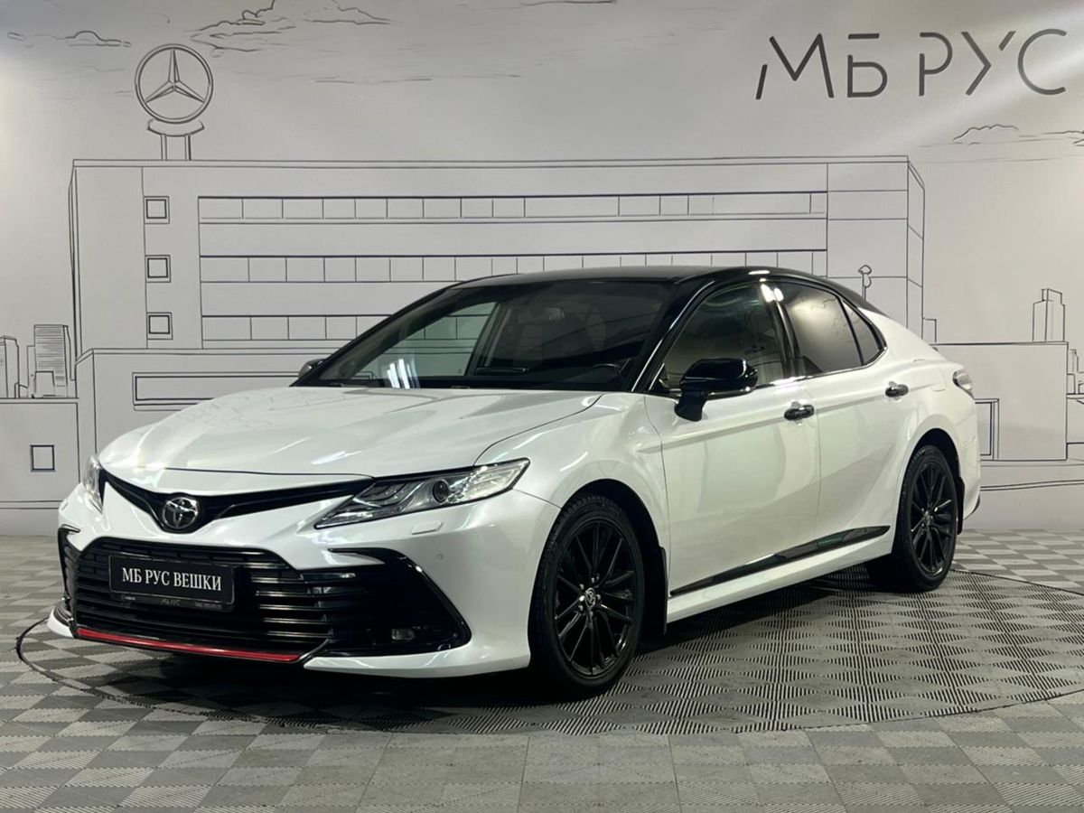 Автомобиль Toyota Camry VIII (XV70) [рестайлинг] 3.5 AT (249 л.с.) GR Sport Белый 2021 с пробегом 55 000 км