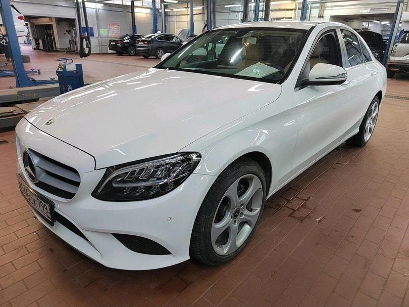 Автомобиль Mercedes-Benz C-Класс IV (W205/S205/C205) [рестайлинг] 200 1.5 AT 4Matic (184 л.с.) Premium Белый 2018 с пробегом 143 292 км