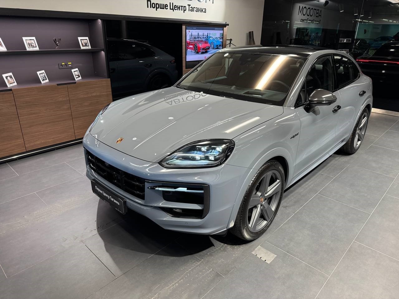 Автомобиль Porsche Cayenne III [рестайлинг] 3.0hyb AT 4WD (470 л.с.) E-Hybrid Coupé Серый 2025 