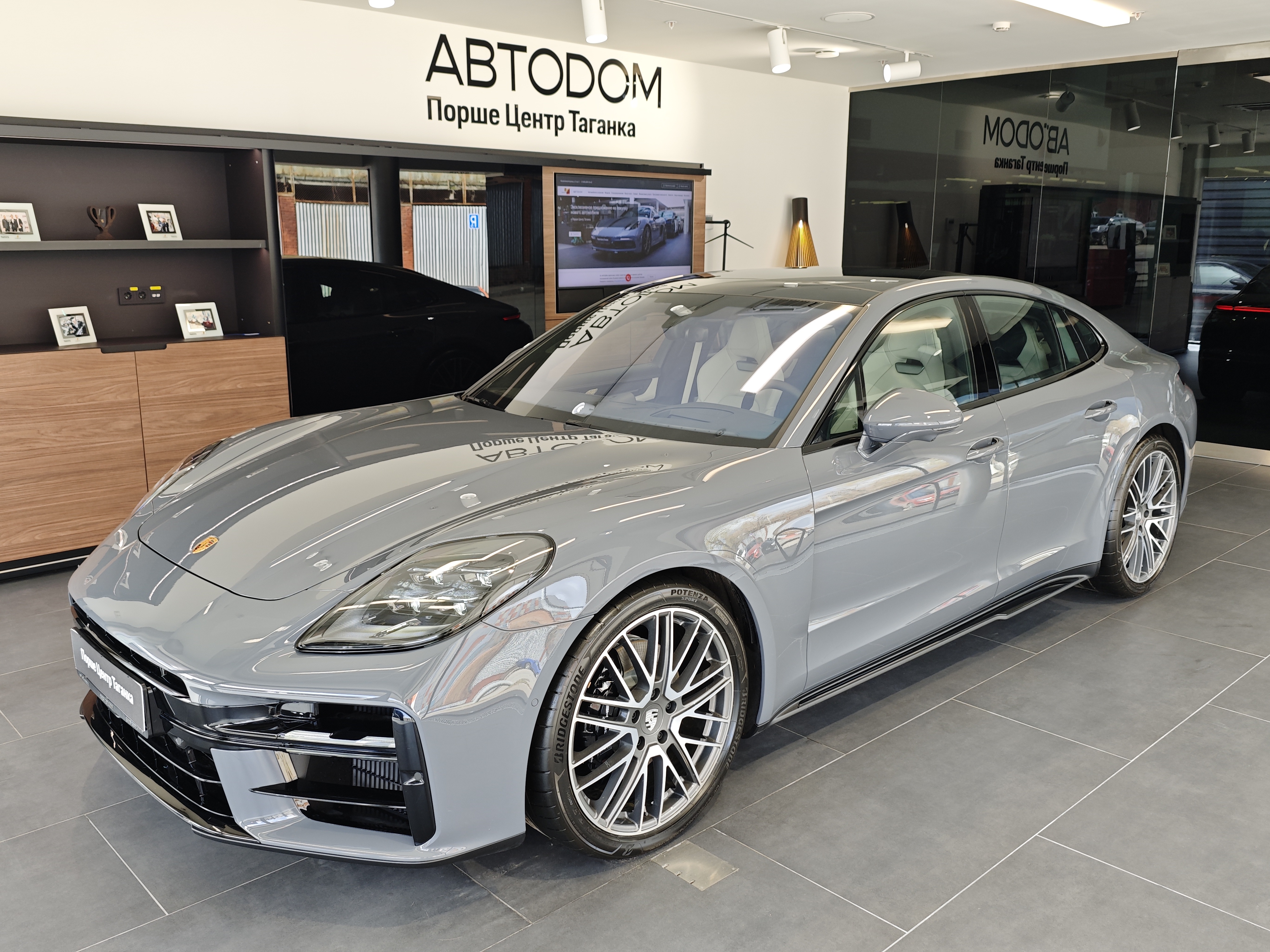 Автомобиль Porsche Panamera III поколение 4 2.9 AMT 4WD (353 л.с.) 4 Серый 2025 