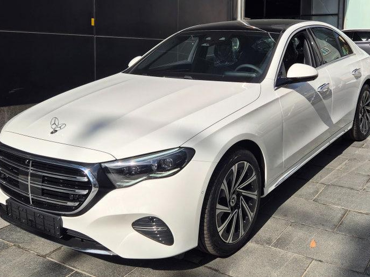 Автомобиль Mercedes-Benz E-Класс VI поколение (W214/S214) 2.0 AT 4Matic (258 л.с.) Exclusive Белый 2025 