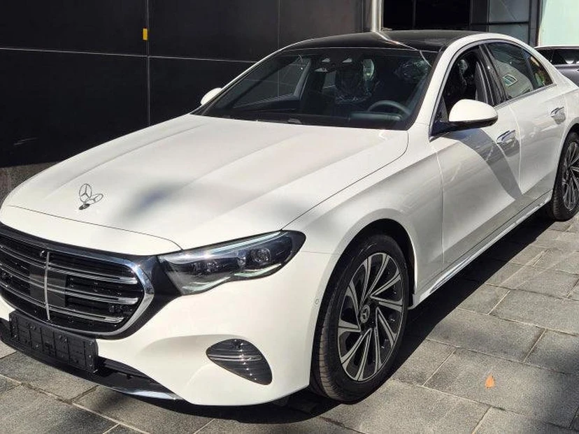 Автомобиль Mercedes-Benz E-Класс VI поколение (W214/S214) 2.0 AT 4Matic (258 л.с.) Exclusive Белый 2025