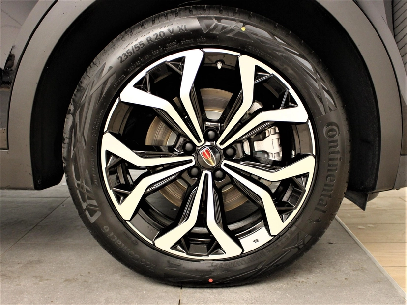 Автомобиль Hongqi HS7 II поколение 2.0 AT 4WD (245 л.с.) Deluxe Чёрный 2025