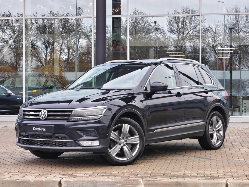 Автомобиль Volkswagen Tiguan II поколение 2.0 AMT 4WD (220 л.с.) Highline Чёрный 2017 с пробегом 155 250 км