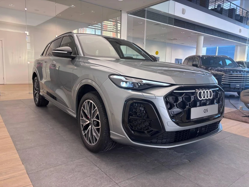Автомобиль Audi Q5 III поколение 2.0 AMT 4WD (204 л.с.) 40 TFSI Quattro Серый 2026