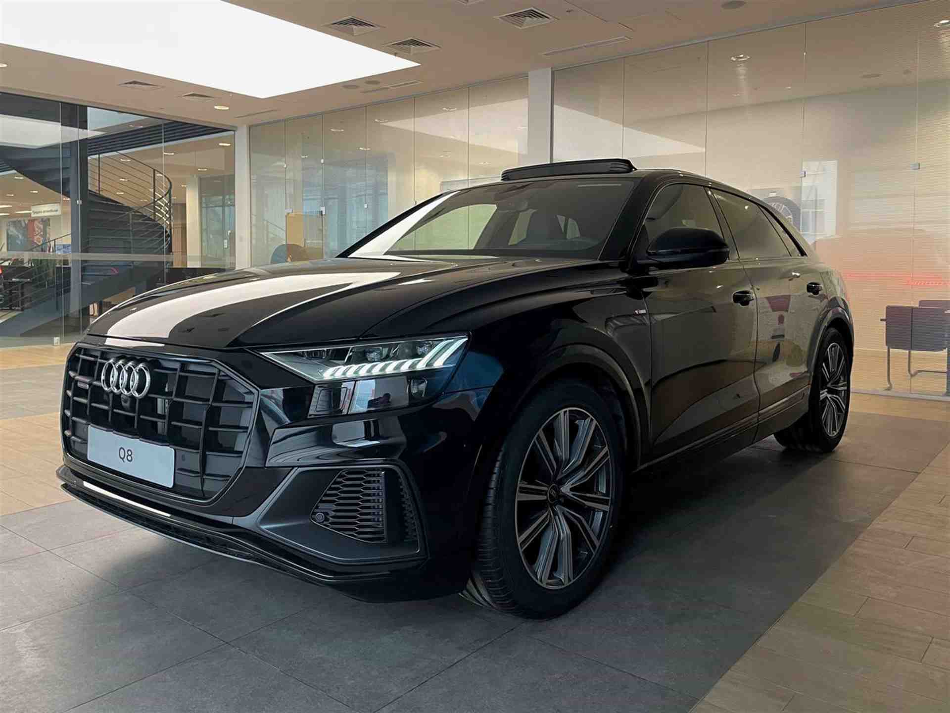 Audi q8 сзади