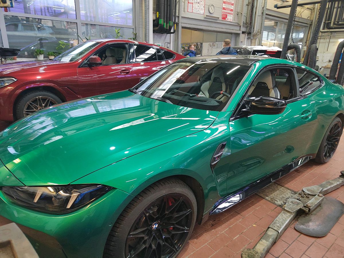 Автомобиль BMW M4 II (G82) [рестайлинг] 3.0 AT 4WD (530 л.с.) Competition Зелёный 2025 с пробегом 9 461 км
