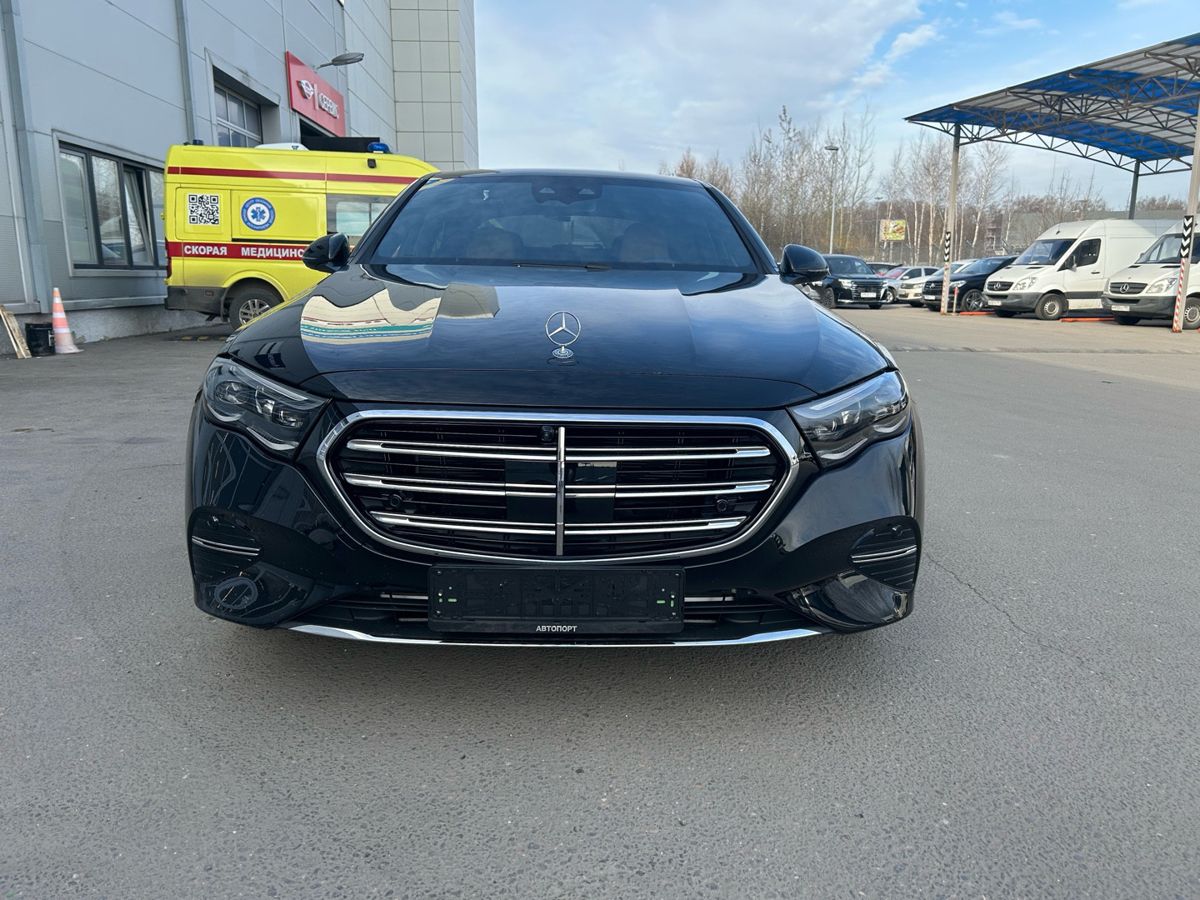 Автомобиль Mercedes-Benz E-Класс VI поколение (W214/S214) 2.0 AT 4Matic (258 л.с.) AMG Line Чёрный 2025 с пробегом 110 км