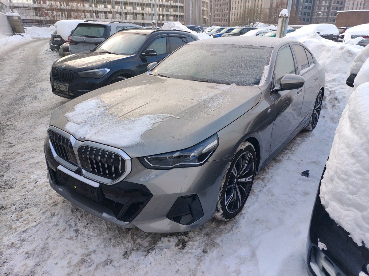 Автомобиль BMW 5 серии VIII поколение (G60) 2.0 AT 4WD (258 л.с.) Sport Бежевый 2025 с пробегом 1 850 км