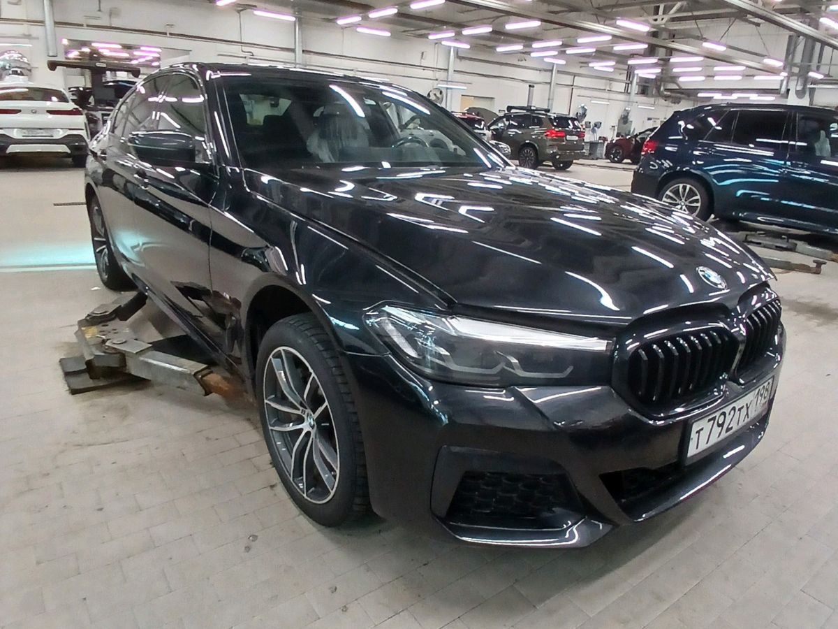 Автомобиль BMW 5 серии VII (G30/G31) [рестайлинг] 530 2.0 AT 4WD (249 л.с.) M Sport Plus Чёрный 2022 с пробегом 70 000 км