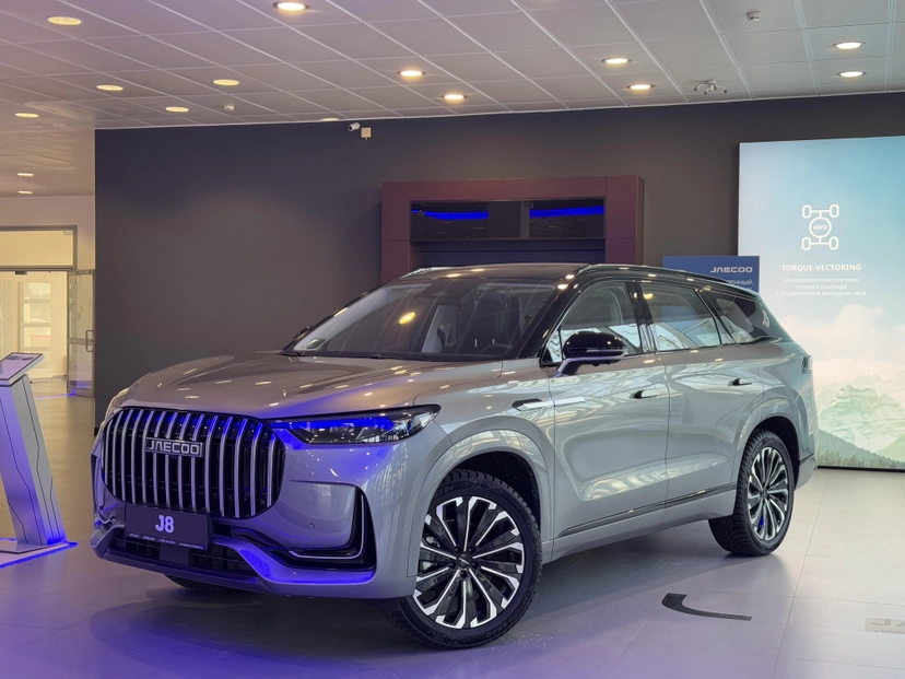 Автомобиль Jaecoo J8 I поколение 2.0 AMT 4WD (249 л.с.) Престиж черн. салон Серебристый 2025
