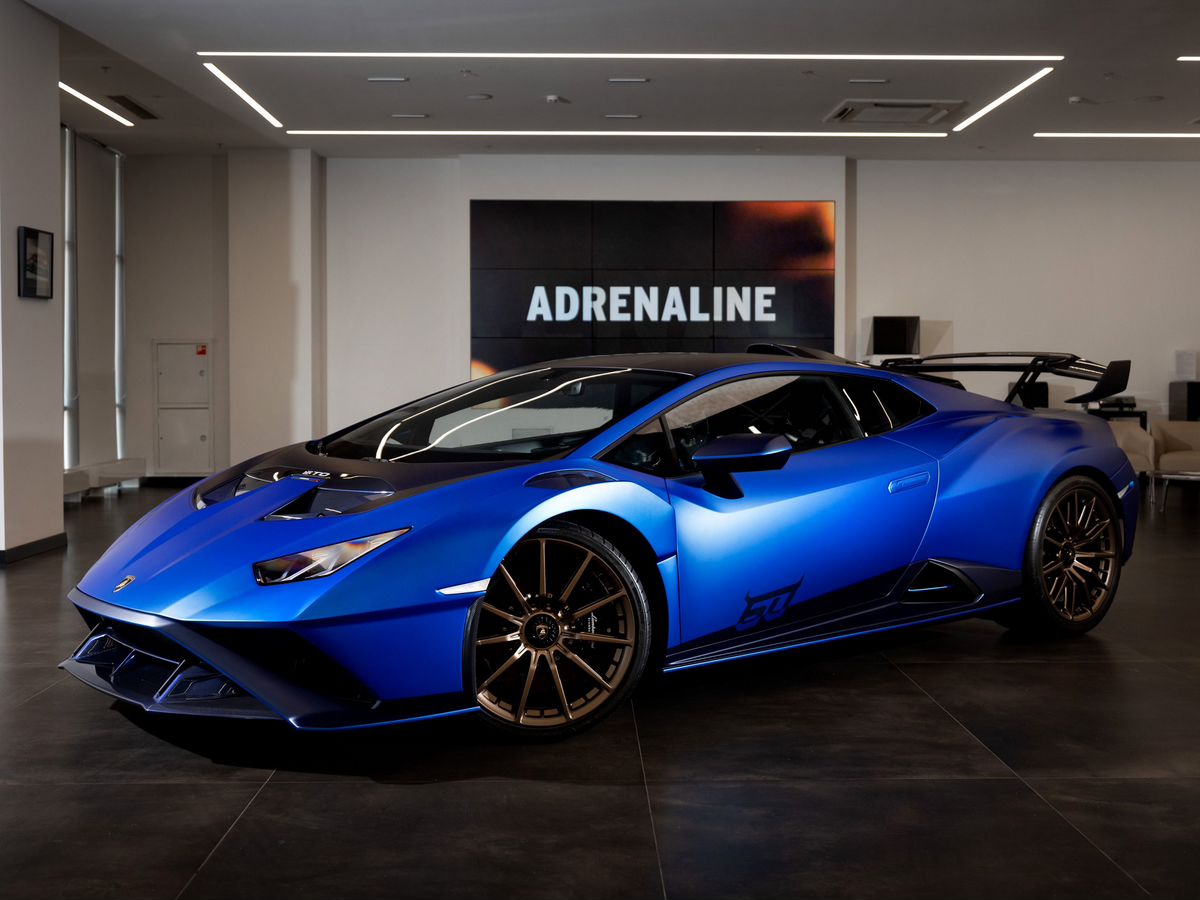 Автомобиль Lamborghini Huracan I [рестайлинг] STO 5.2 AMT (640 л.с.) STO Синий 2023 с пробегом 99 км