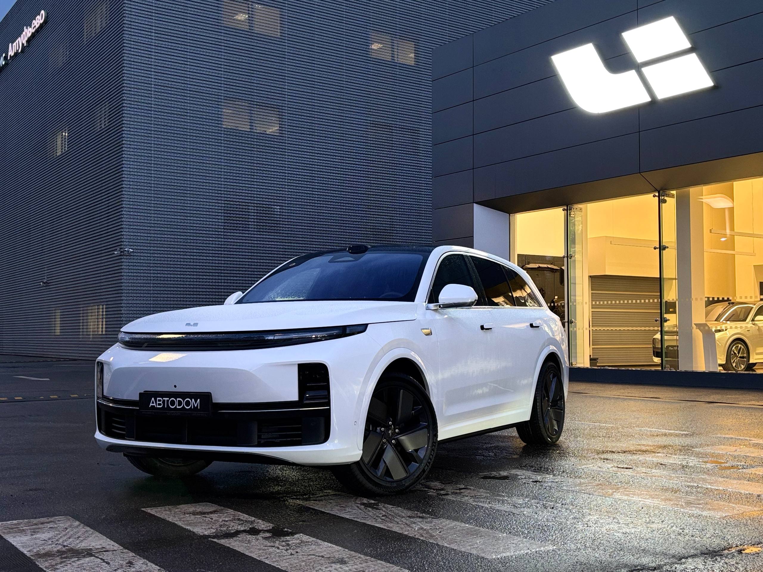 Автомобиль LiXiang L7 I [рестайлинг] 52.3 kWh 1.5hyb AT 4WD (449 л.с.) Ultra Белый 2025 