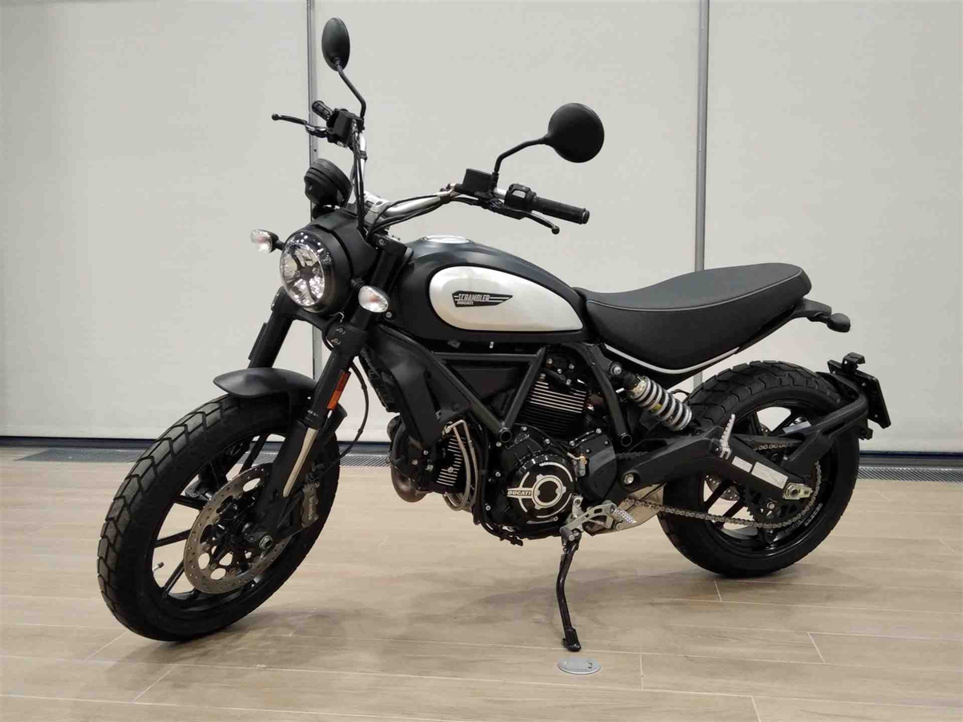 Мотоцикл Ducati Scrambler 800 Icon Dark I поколение Scrambler 800 Icon Dark Base Черный 2022 новый