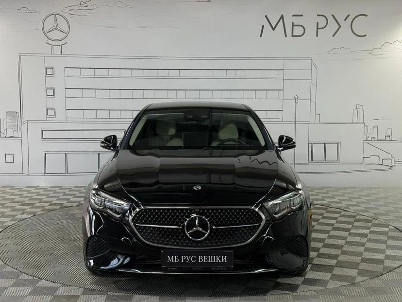Автомобиль Mercedes-Benz E-Класс VI поколение (W214/S214) 2.0 AT (204 л.с.) Base Чёрный 2025 с пробегом 810 км