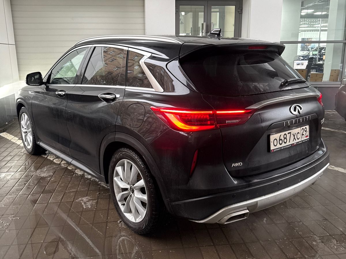 Автомобиль Infiniti QX50 II поколение 2.0 CVT 4WD (249 л.с.) Pure Чёрный 2018 с пробегом 60 200 км