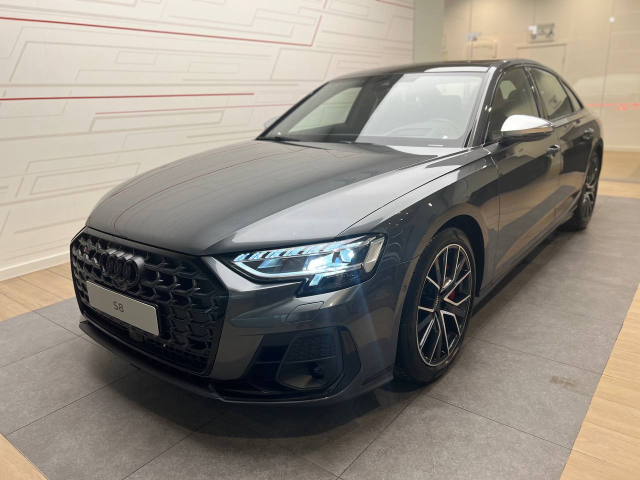 Автомобиль Audi S8 IV (D5) [рестайлинг] 4.0 AT 4WD (571 л.с.) S8 TFSI Серый 2025 