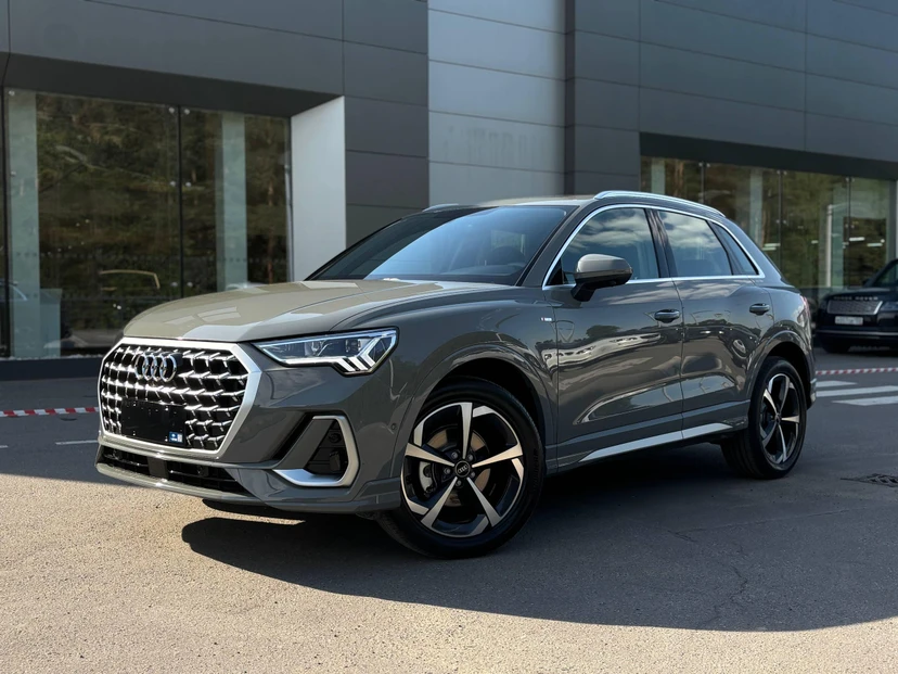 Audi Q3 II поколение (F3) 1.5 AMT (160 л.с.) Base Серый 2026