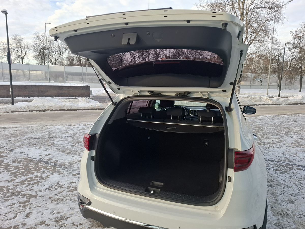 Автомобиль Kia Sportage IV [рестайлинг] 2.0 AT (150 л.с.) Luxe Белый 2018 с пробегом 119 558 км