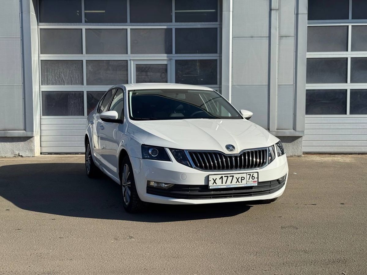 Автомобиль Skoda Octavia III (A7) [рестайлинг] 1.5 AT (113 л.с.) Base Белый 2023 с пробегом 30 000 км