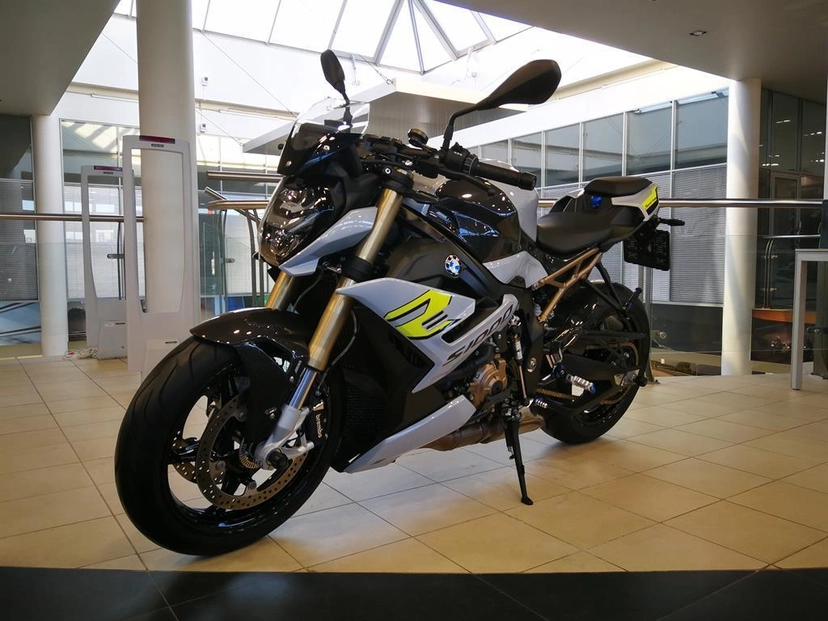 Мотоцикл BMW Motorrad S 1000 R III поколение S 1000 R Base Серый 2022 с пробегом 8 005 км