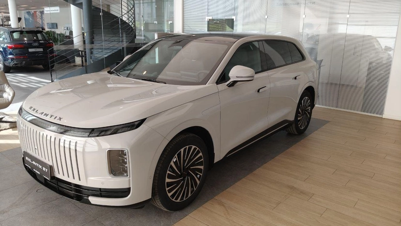 Автомобиль EXEED EXLANTIX ET I поколение 1.5hyb AT 4WD (469 л.с.) Top Серый 2025