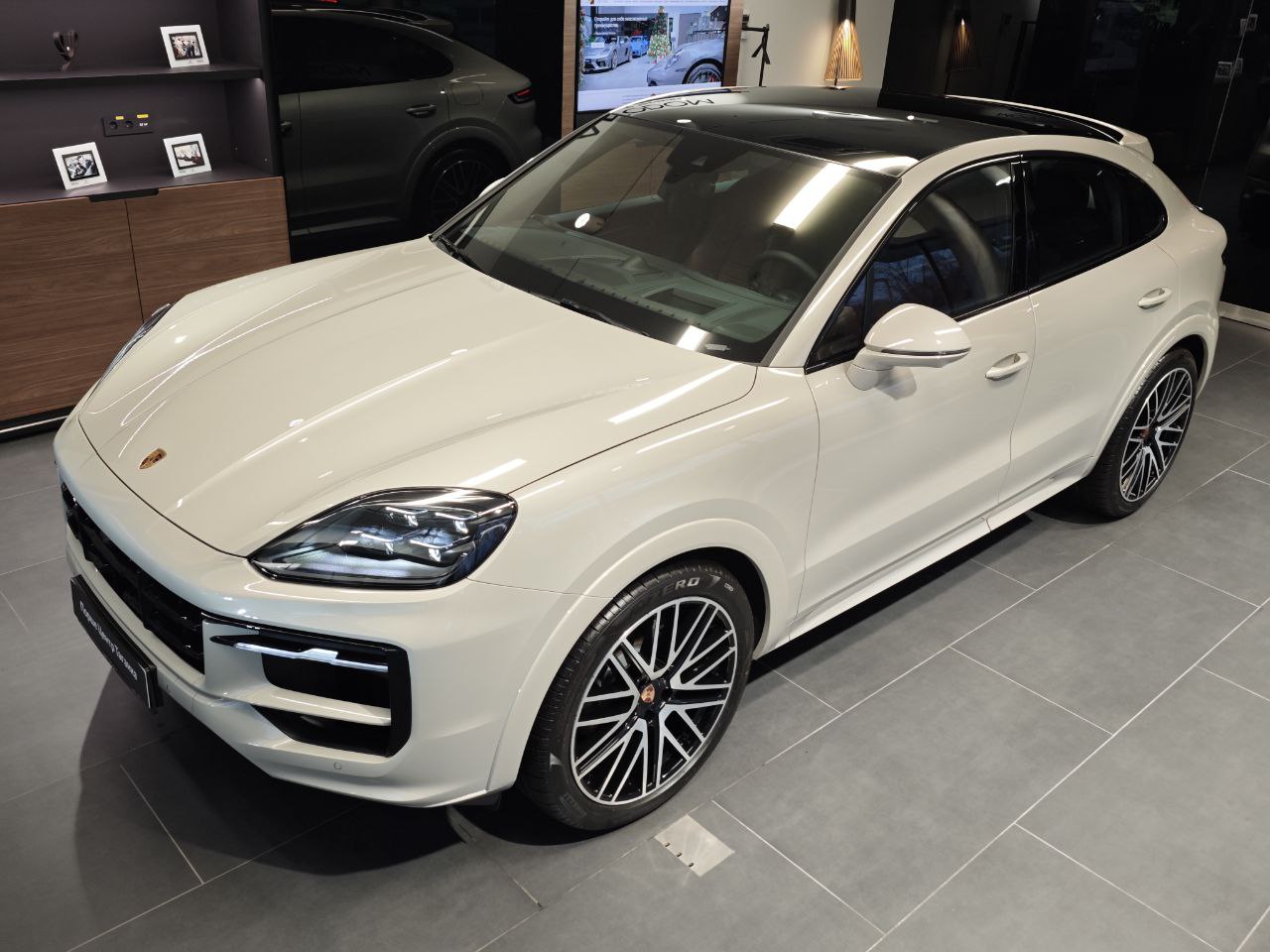 Автомобиль Porsche Cayenne III [рестайлинг] 3.0 AT 4WD (353 л.с.) Coupé Бежевый  