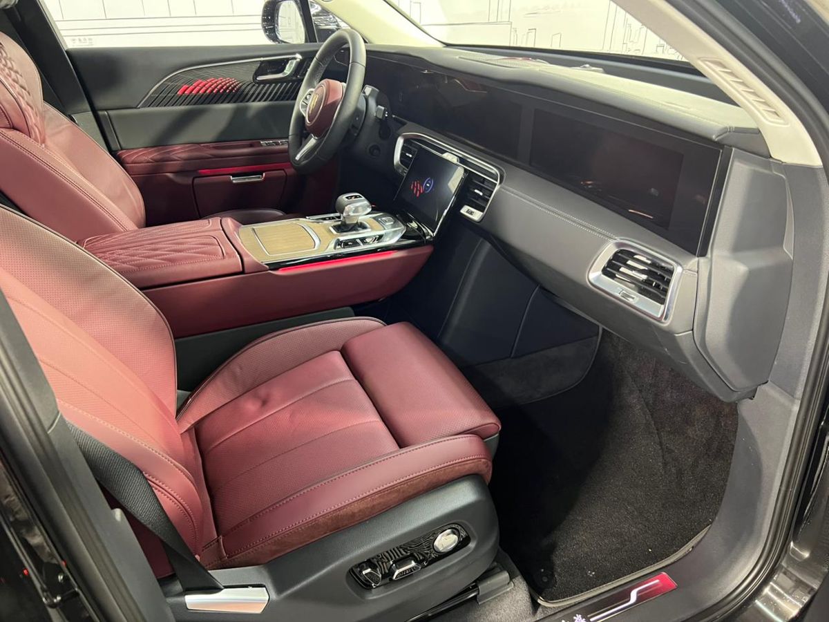 Автомобиль Hongqi E-HS9 I поколение 99 kWh Electro AT 4WD (405 кВт) Deluxe Чёрный 2021 с пробегом 4 821 км
