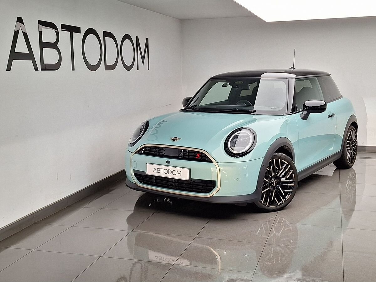 Автомобиль MINI Hatch IV поколение (F65/F66/J01) S 2.0 AMT (204 л.с.) Essential Trim Зелёный 2024 с пробегом 4 931 км