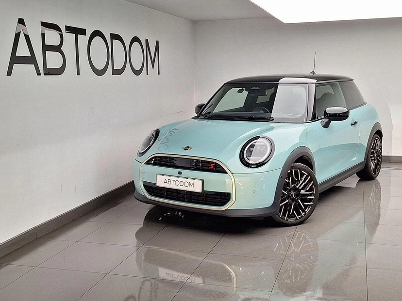 Автомобиль MINI Hatch IV поколение (F65/F66/J01) S 2.0 AMT (204 л.с.) Essential Trim Зелёный 2024 с пробегом 4 931 км