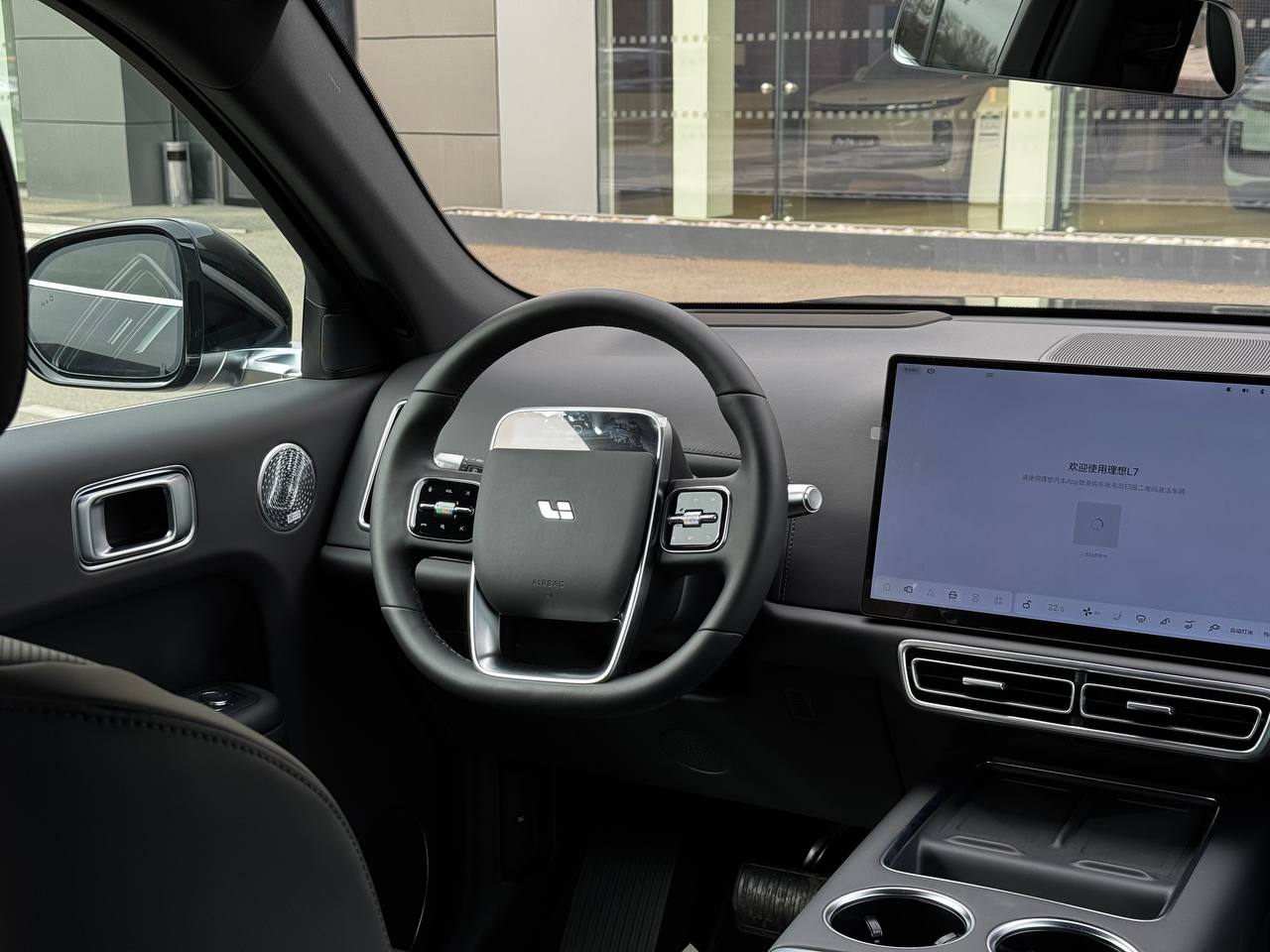 Автомобиль LiXiang L7 I [рестайлинг] 52.3 kWh 1.5hyb AT 4WD (449 л.с.) Ultra Чёрный 2025 