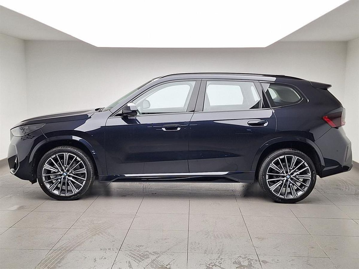 Автомобиль BMW X1 III поколение (U11) 2.0 AMT 4WD (204 л.с.) XDrive25Li M Sport Package Чёрный 2025 