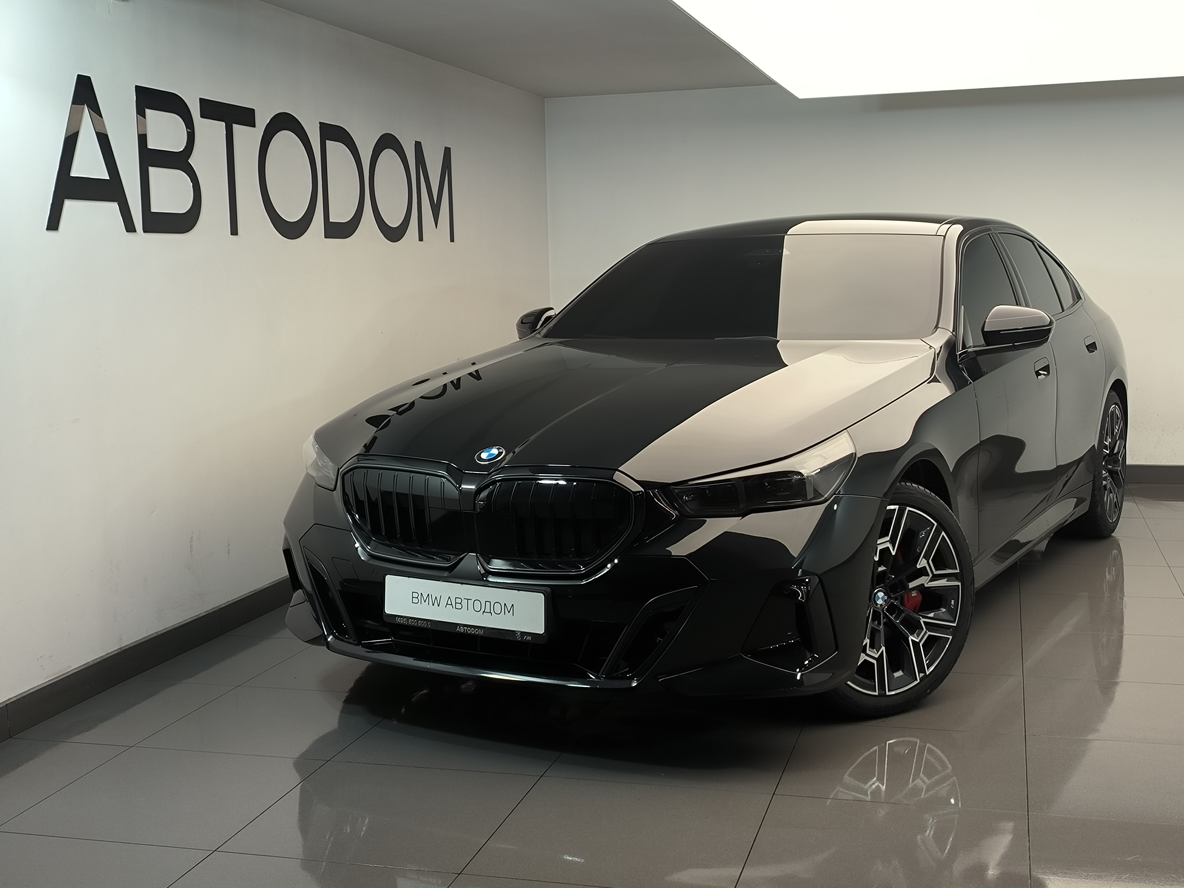 Автомобиль BMW 5 серии VIII поколение (G60) 2.0 AT 4WD (258 л.с.) Base Чёрный 2025 