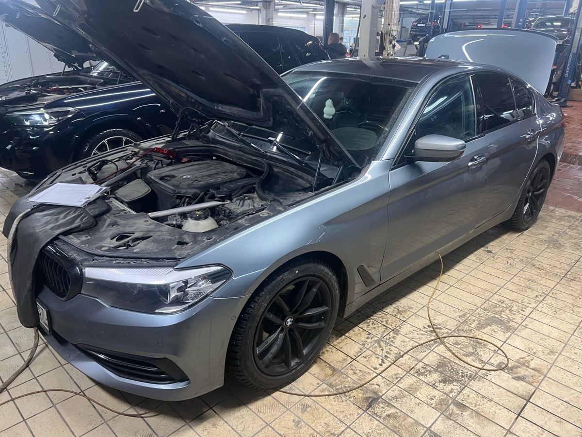 Автомобиль BMW 5 серии VII поколение (G30/G31) 520 2.0d AT (190 л.с.) Sport Line Серый 2018 с пробегом 68 169 км