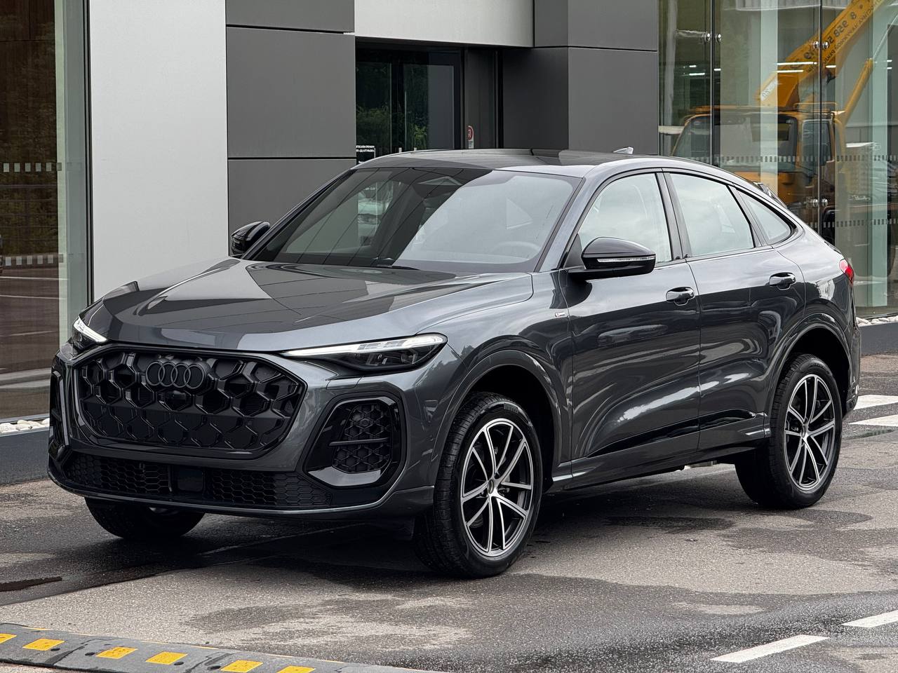 Audi Q5 Sportback II поколение 2.0 AMT 4WD (272 л.с.) TFSI quattro S tronic Серый 2025 