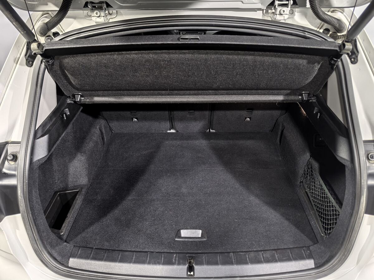 Автомобиль BMW X1 II (F48) [рестайлинг] 1.5 AMT (140 л.с.) SE Белый 2019 с пробегом 68 048 км